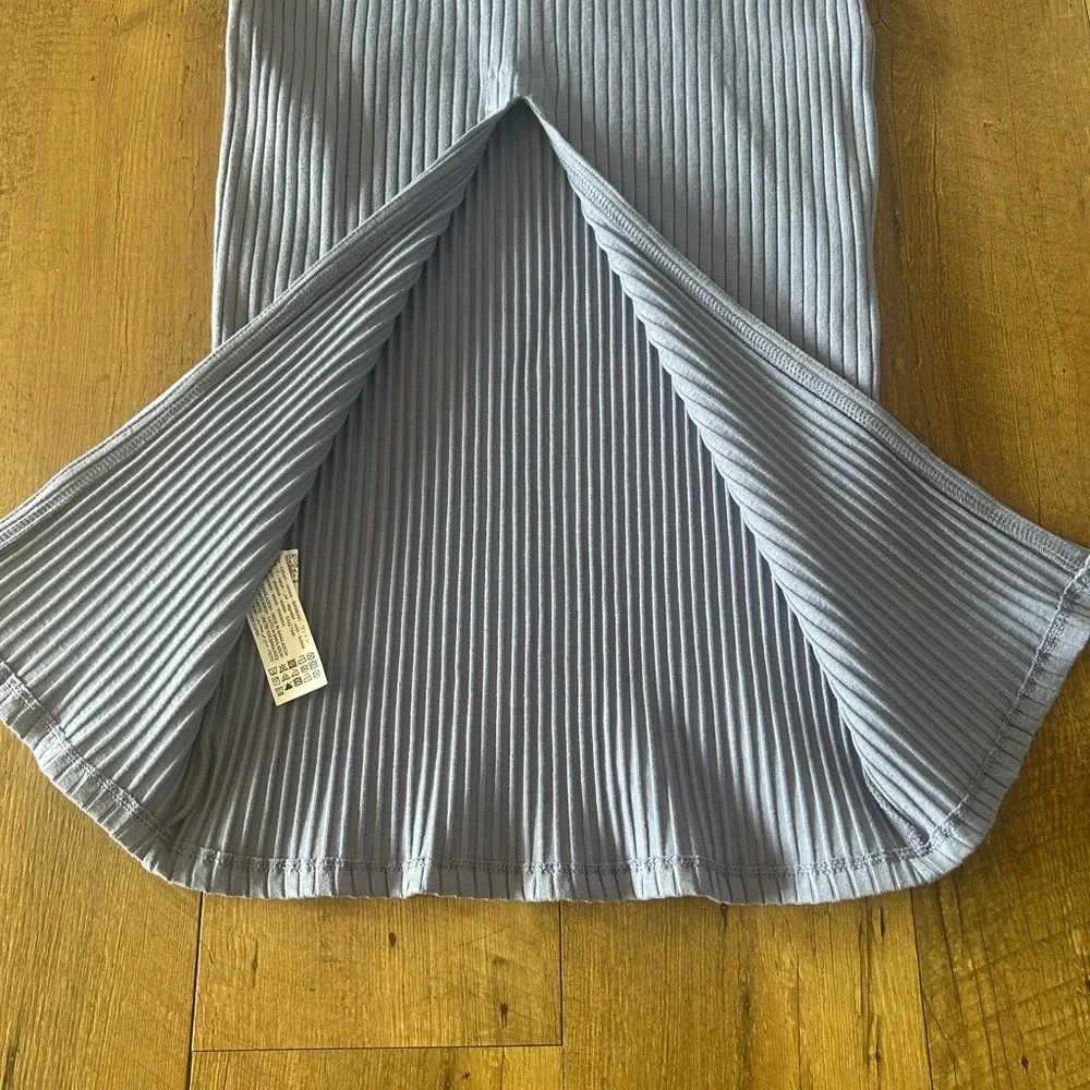 Zara Ribbed Periwinkle Midi Skirt Stretch Knit Back Slit Size Medium - Picture 8 of 9